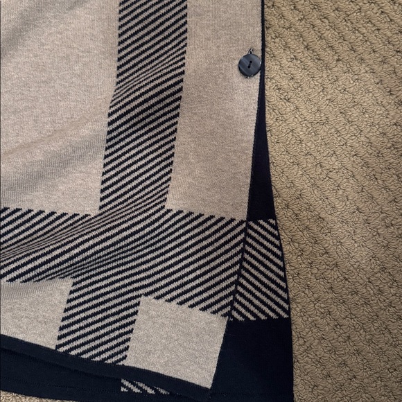 CAbi Reversible Poncho in Med/Large, Navy and Khaki - Picture 6 of 7